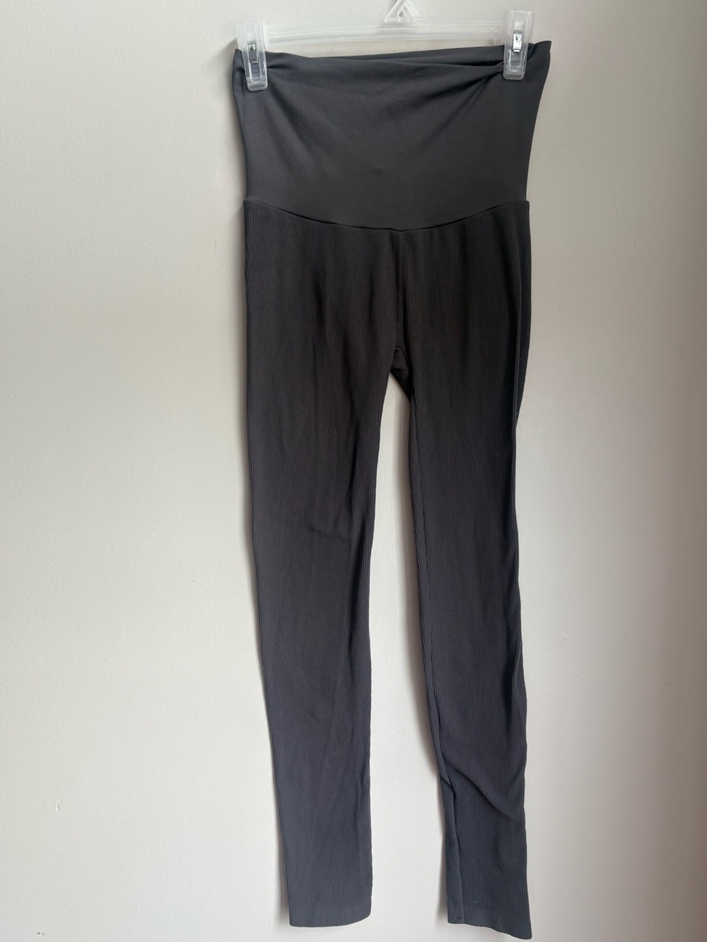 Isabel by Ingrid & Isabel Over-Bump Maternity Leggings Medium